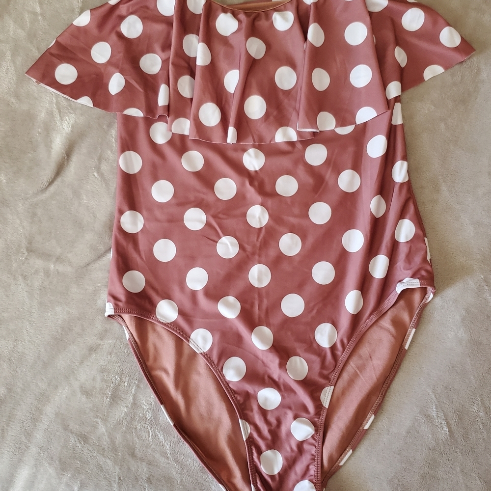 One piece strapless swimsuit